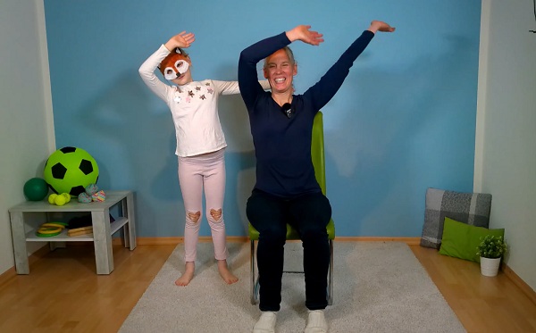 Abwechslungsreicher Sitztanz mit Materialien